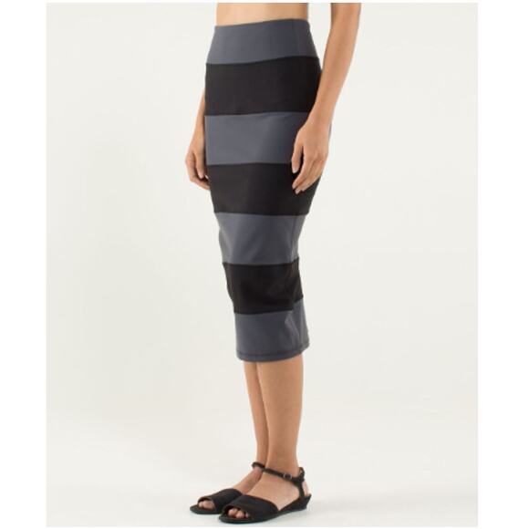 LULULEMON ~ Women's Yoga Over Skirt Size 6 - Picture 3 of 6